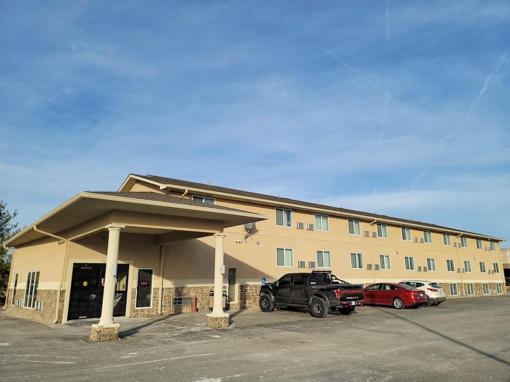 利伯蒂东北堪萨斯城区速8酒店 外观 照片